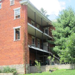 Granite Hill Camping Resort - The rear of the B & B, looks like the back porch is going to fall off.