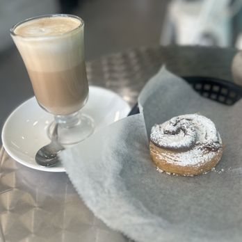 Locos x Argentina - Café con leche y factura de dulce de leche. - Bakeries Near Me - Naples, Florida Locos x Argentina - Café con leche y factura de dulce de leche. - Bakeries Near Me - Naples, Florida
