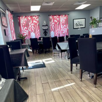 Lollipops Chicken, Burger, and Boys - Dinning room with lollipop curtains. - Cajun/Creole Near Me - Temple, Texas Lollipops Chicken, Burger, and Boys - Dinning room with lollipop curtains. - Cajun/Creole Near Me - Temple, Texas