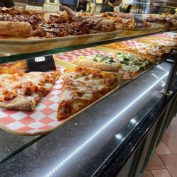 Victor's Pizza & Pasta House - Display