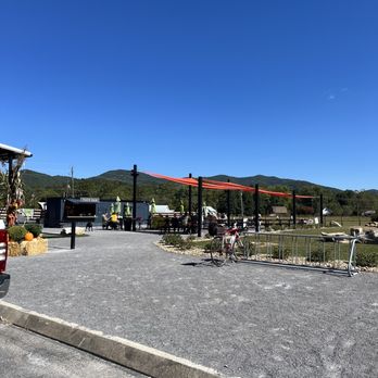 Peaceful Side Social - Seating - Breweries Near Me - Townsend, Tennessee