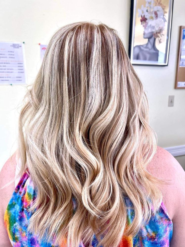 Kelly's Family Hair salon Logo