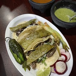 Bistek tacos con nápales. Great corn tortillas