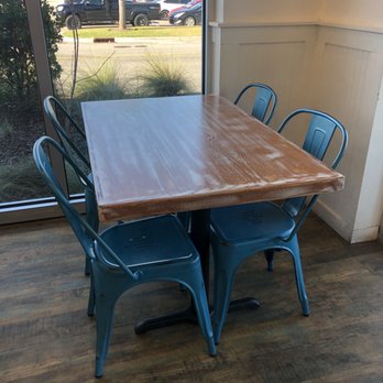 Tropical Smoothie Cafe - Dine In Table - Juice Bars & Smoothies Near Me - Charleston, South Carolina Tropical Smoothie Cafe - Dine In Table - Juice Bars & Smoothies Near Me - Charleston, South Carolina