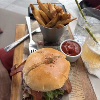 Treehouse - CANOPY BURGER - Cocktail Bars Near Me - West Palm Beach, Florida