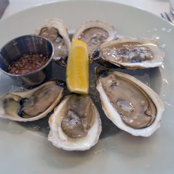 L'Échaudé - Oysters - $2/each - French Near Me - Quebec City, Quebec