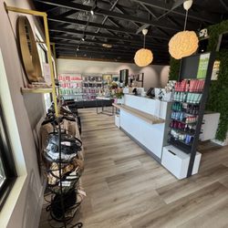 The Image Salon & Day Spa - Come check out the boutique! Have a mocktail and a fresh baked cookie!