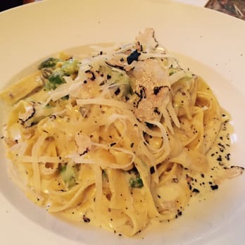La Baracca - Vegetarische Pasta mit Rahm, Käse, Spargeln und Trüffel. - Italian Near Me - Zürich, ZH