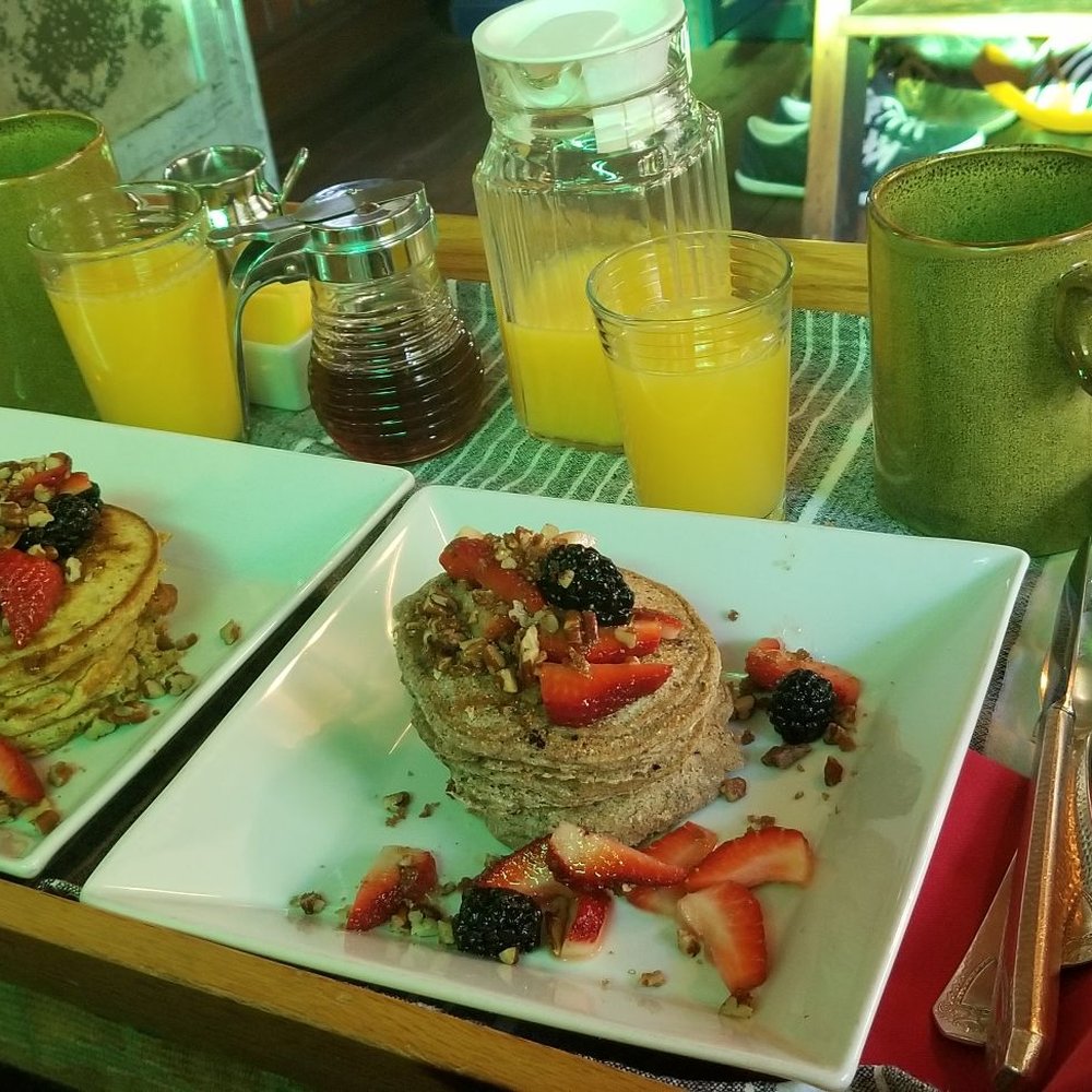 Park Lane Guest House - Vegetarian pancakes on the left, vegan & gf on the right. Plus almond milk for coffee! - Bed & Breakfast Near Me - Austin, Texas