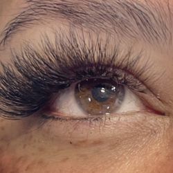Bat Your Lashes - Mega Volume Cateye