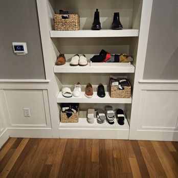 Banana Republic - Men's shoes - Men's Clothing Near Me - Sherman Oaks, California Banana Republic - Men's shoes - Men's Clothing Near Me - Sherman Oaks, California