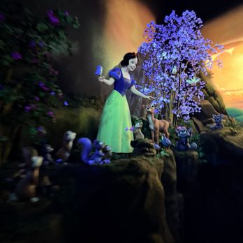 Snow White's Enchanted Wish - Amusement Parks Near Me