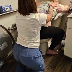 Sweetpea Doula - Supporting a client in labor