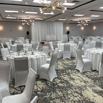 Holiday Inn & Suites - Hotels Near Me - Elgin, Illinois Holiday Inn & Suites - Hotels Near Me - Elgin, Illinois