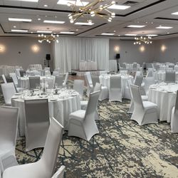 Holiday Inn & Suites