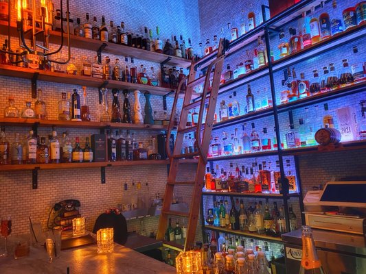 Rare Books Bar by null