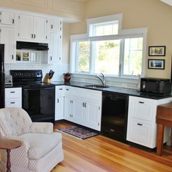 Sea Maine Vacation Rentals - Hawk's Nest - a lovely studio for two in Boothbay Harbor, Maine https://www.seamainevacationrentals.com/hawks-nest