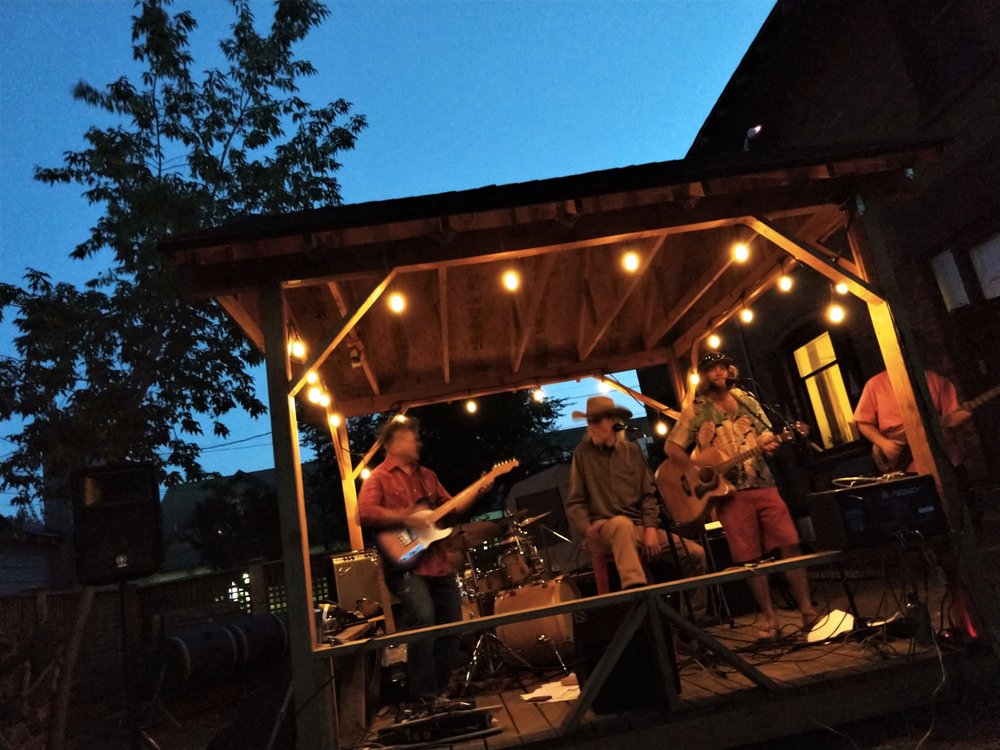 BUNK+BREW HISTORIC LUCAS HOUSE Updated April 2024 21 Photos & 46