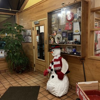 Big Boy Restaurants - a snowman in a store - American Near Me - Brooklyn, Michigan Big Boy Restaurants - a snowman in a store - American Near Me - Brooklyn, Michigan