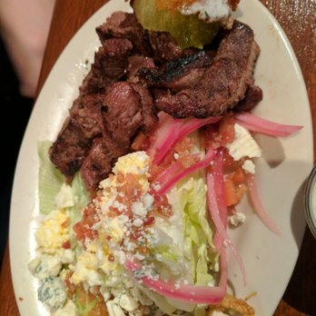 Candlelite Chicago - Mini wedge salad, added red onion, with steak - Pizza Near Me - Chicago, Illinois