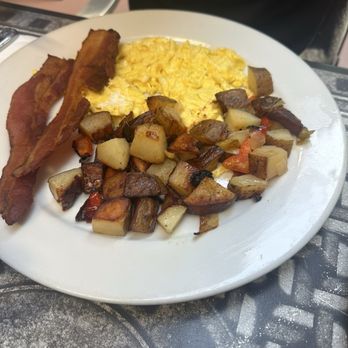 Creekside Garden Cafe - Scrambled eggs, potatoes, bacon - Breakfast & Brunch Near Me - Cambria, California Creekside Garden Cafe - Scrambled eggs, potatoes, bacon - Breakfast & Brunch Near Me - Cambria, California