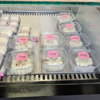 Sucrée Dluxe - Taro lychee, earl grey rosewater, and ube coconut cake rolls - Desserts Near Me - Richmond Hill, Ontario Sucrée Dluxe - Taro lychee, earl grey rosewater, and ube coconut cake rolls - Desserts Near Me - Richmond Hill, Ontario