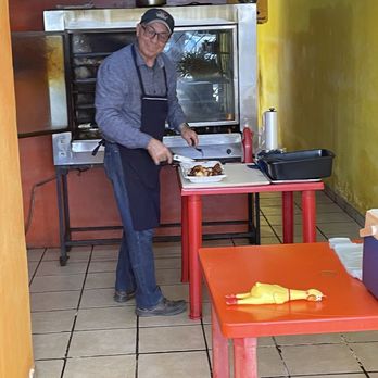 Pollo Papago - The master at work! - Chicken Shop Near Me - Puerto Peñasco, SON Pollo Papago - The master at work! - Chicken Shop Near Me - Puerto Peñasco, SON