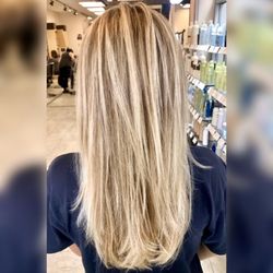 Robert's Salon & Spa - Beautiful golden blond with a great layered haircut
