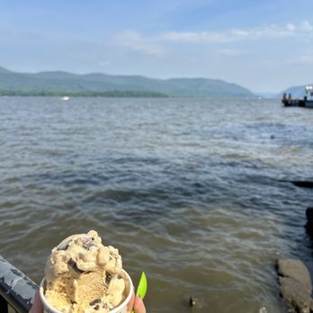 Midnight Ferry - Ice Cream & Frozen Yogurt Near Me - Newburgh, New York