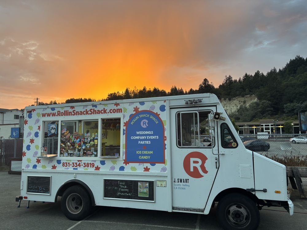 Rollin Snack Shack Logo