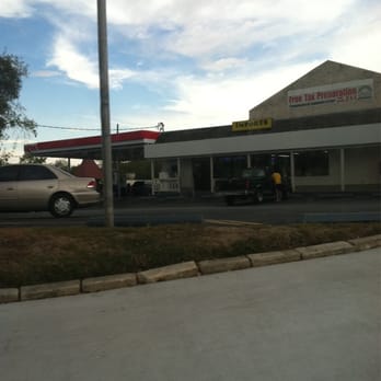 Qp Food Mart - a car parked in front of it - Convenience Stores Near Me - Austin, Texas Qp Food Mart - a car parked in front of it - Convenience Stores Near Me - Austin, Texas