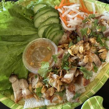 Jade’s Corner Deli - Pork belly with little blocks of rice noodles with dipping sauce and fixings - Delis Near Me - Taylorsville, Utah