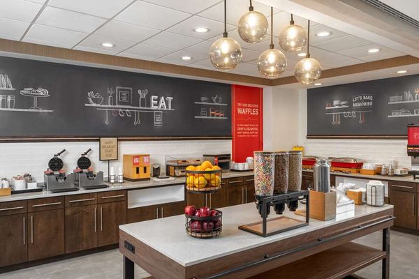 Hampton Inn & Suites Cape Cod-West Yarmouth by null