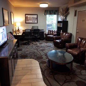Best Western Plus Oceanside Palms - Lounging lounge - Hotels Near Me - Oceanside, California