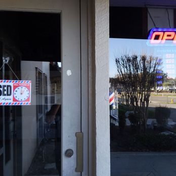 The Gents Tradition - It's 3:20 pm on Wednesday but no one is here. "back at 1:00" or closes at 6:00? Tried to call before but no message about today. - Barbers Near Me - Temecula, California The Gents Tradition - It's 3:20 pm on Wednesday but no one is here. "back at 1:00" or closes at 6:00? Tried to call before but no message about today. - Barbers Near Me - Temecula, California