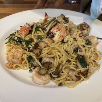 Yard House - Lobster Garlic Noodles - New American Near Me - Sacramento, California Yard House - Lobster Garlic Noodles - New American Near Me - Sacramento, California
