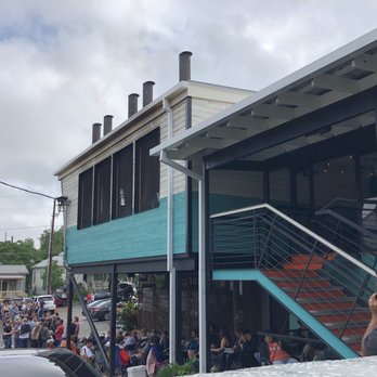 Franklin Barbecue - Line wrapped around the building - Barbeque Near Me - Austin, Texas Franklin Barbecue - Line wrapped around the building - Barbeque Near Me - Austin, Texas
