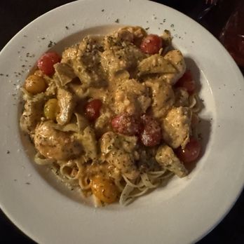 Windham Restaurant - Pink vodka chicken - American Near Me - Windham, New Hampshire