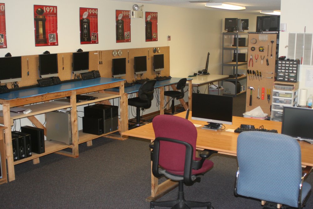 LEVEL SEVEN COMPUTERS Updated October 2024 13 Photos 709 N 48th