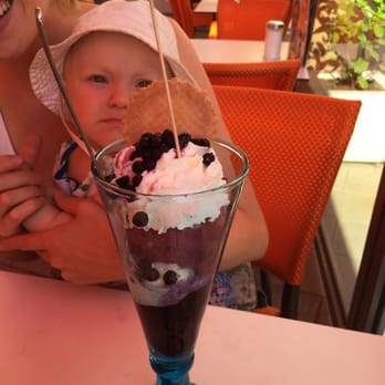 Milchbar - Heidelbeer Becher - Ice Cream & Frozen Yogurt Near Me - Stralsund, MV