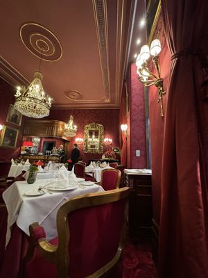 Restaurant Rote Bar by null