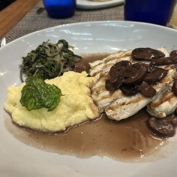 Plateia - Chicken cutlet with mashed potatoes and mushrooms. Delicious! - Mediterranean Near Me - Los Angeles, California Plateia - Chicken cutlet with mashed potatoes and mushrooms. Delicious! - Mediterranean Near Me - Los Angeles, California