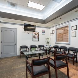Friendly Smiles Dental - Patient waiting area at Friendly Smiles Dental, Santa Maria.