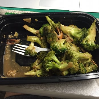 Pinto Thai Kitchen - Container full of broccoli in my pad see eiw... This is AFTER I ate all the noodles lol - Thai Near Me - Evanston, Illinois