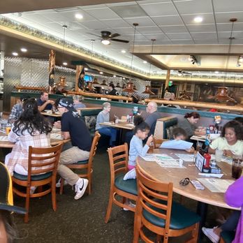 Black Bear Diner Yucca Valley - Packed house, lots of hungry, happy diners! - Diners Near Me - Yucca Valley, California Black Bear Diner Yucca Valley - Packed house, lots of hungry, happy diners! - Diners Near Me - Yucca Valley, California