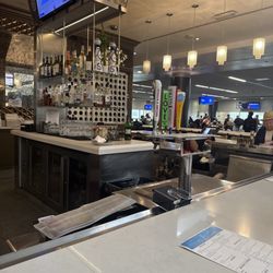 LAX Terminal 2 - Sea legs bar