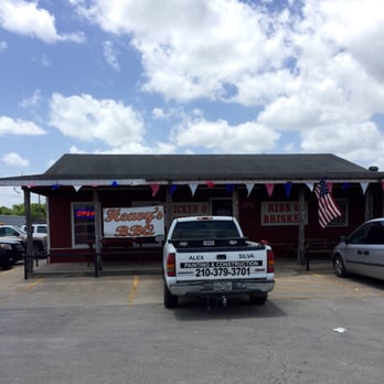 Heavy's Barbeque - Small location with Big flavor - Barbeque Near Me - Hondo, Texas