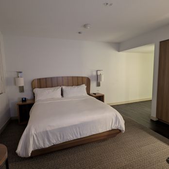 Element Seattle Redmond - Very comfortable bed - Hotels Near Me - Redmond, Washington