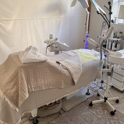 Sculptsations - Fabulous facial table/bed. So relaxing!