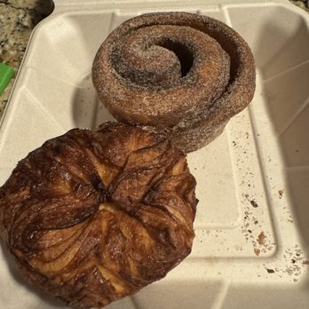 Cafe Yaya - Cardamom Kouign Amann & Chai Spiced Morning Bun - Coffee & Tea Near Me - Chicago, Illinois